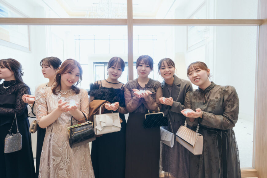 「祝福が舞い上がる、ふたりの晴れの日」の結婚式の様子｜長岡市の結婚式場リアーレ