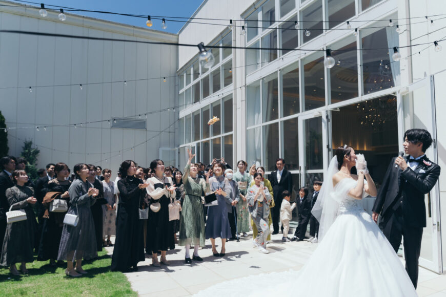 「祝福が舞い上がる、ふたりの晴れの日」の結婚式の様子｜長岡市の結婚式場リアーレ