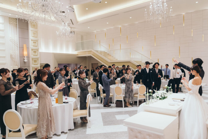 「祝福が舞い上がる、ふたりの晴れの日」の結婚式の様子｜長岡市の結婚式場リアーレ