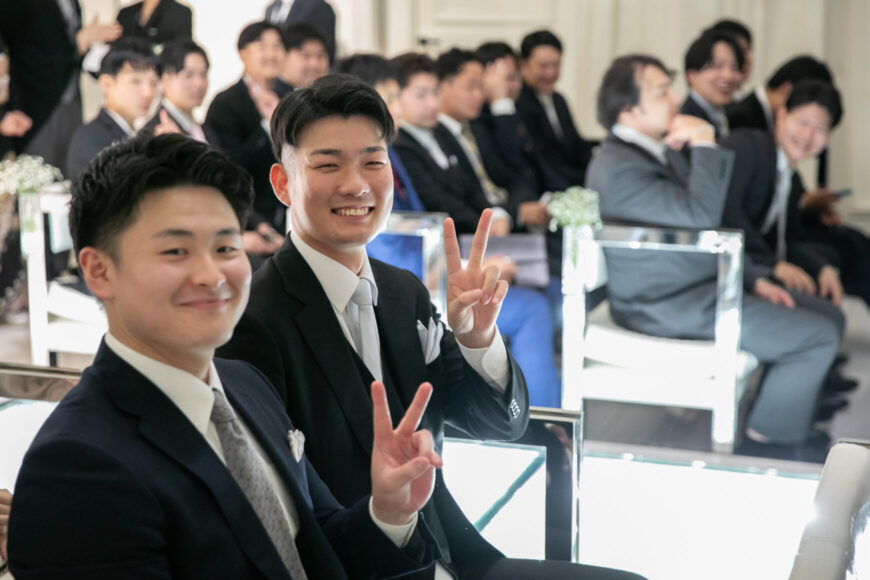 挙式を待つ新郎のご友人