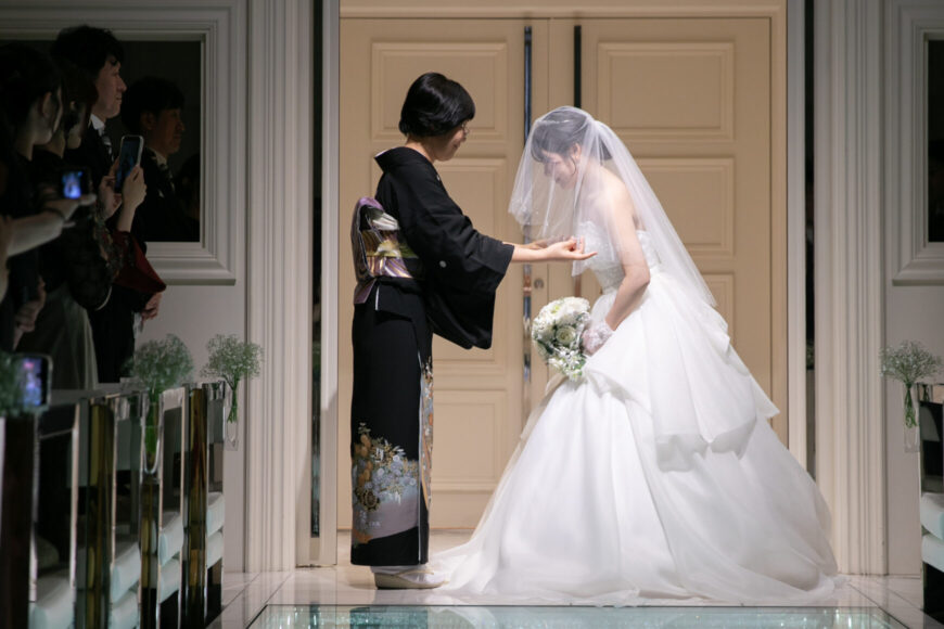 お母さまによる花嫁のベールダウン