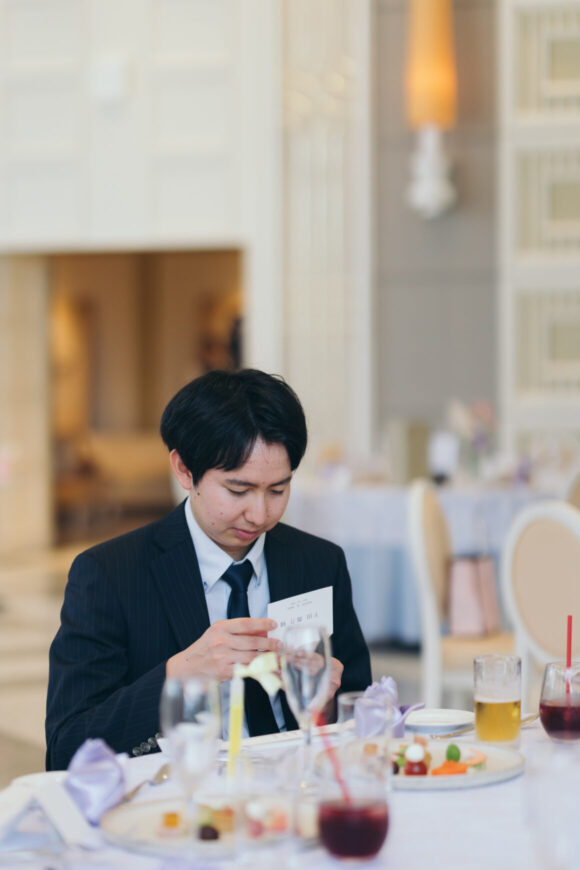披露宴の始まりを待つゲスト