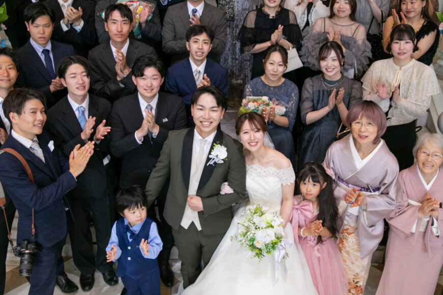 挙式後、ご家族・ご友人と撮影した集合写真