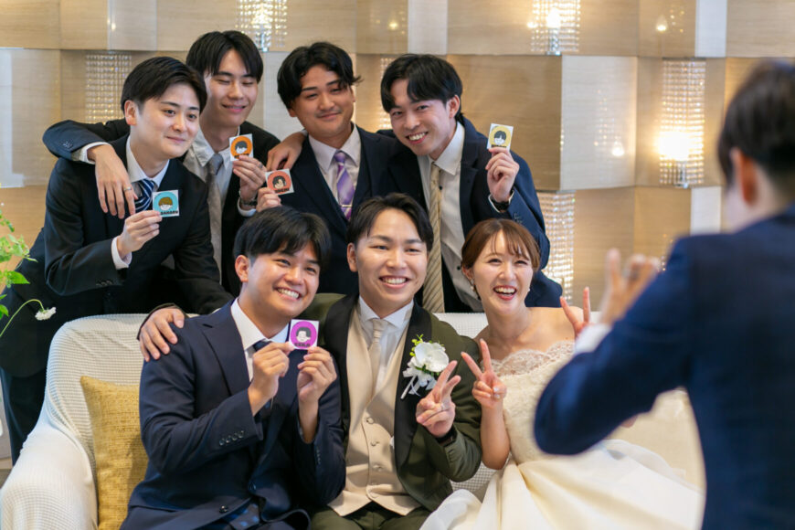高砂で新郎のご友人と記念撮影