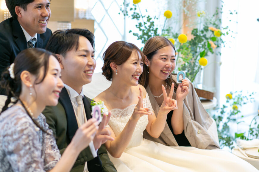 高砂で新婦のご友人と記念撮影