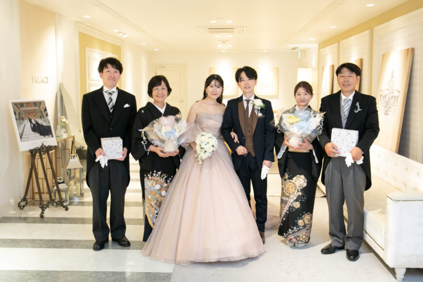 ご両家と新郎新婦の記念撮影